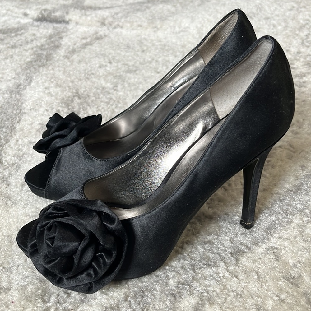 Nine West Lilyao Textile Floral Satin Slip-on Peep Toe Heels